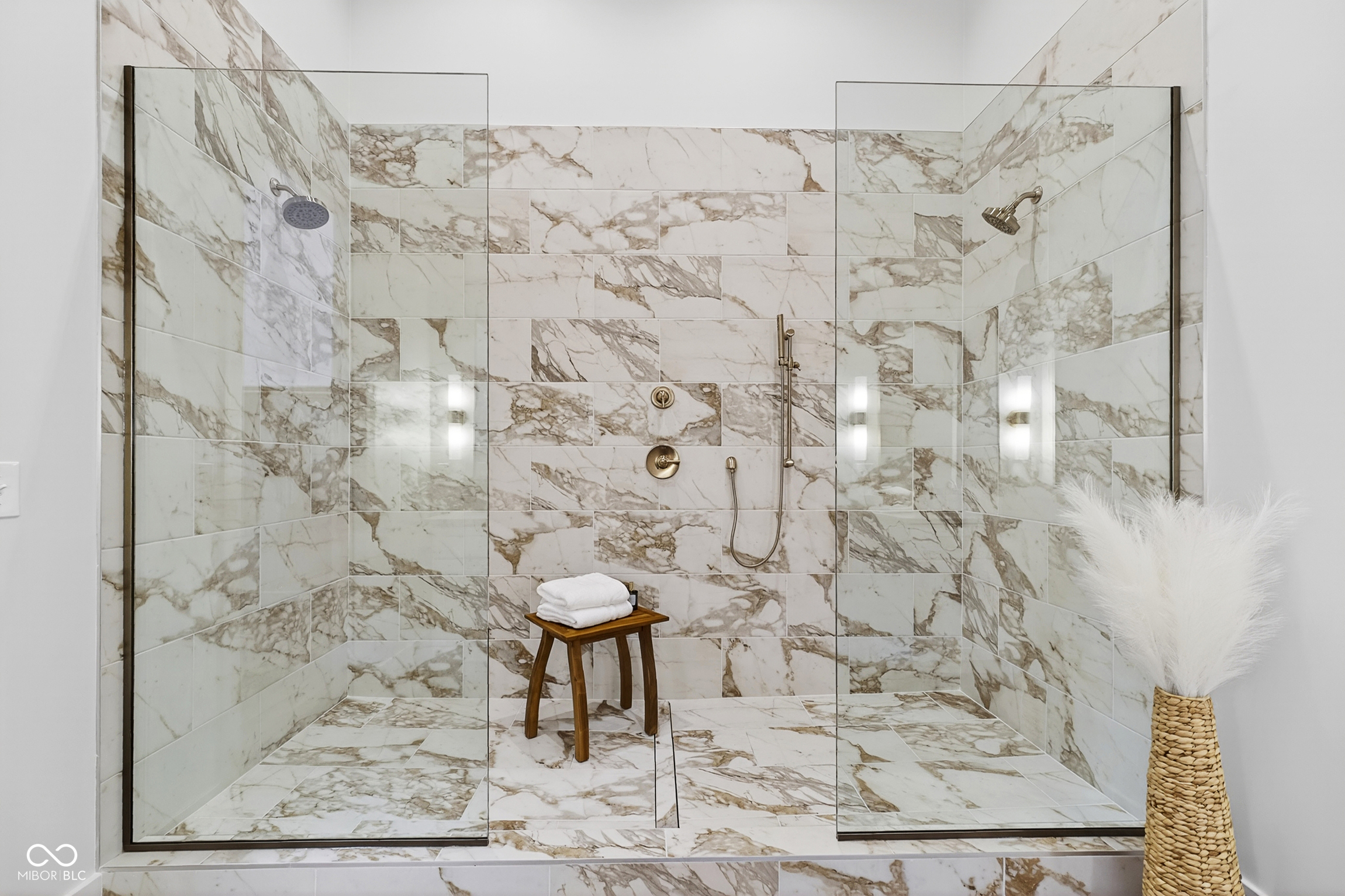 Carmel, Indiana, 46032, United States, 2 Bedrooms Bedrooms, ,3 BathroomsBathrooms,Residential,For Sale,1981116