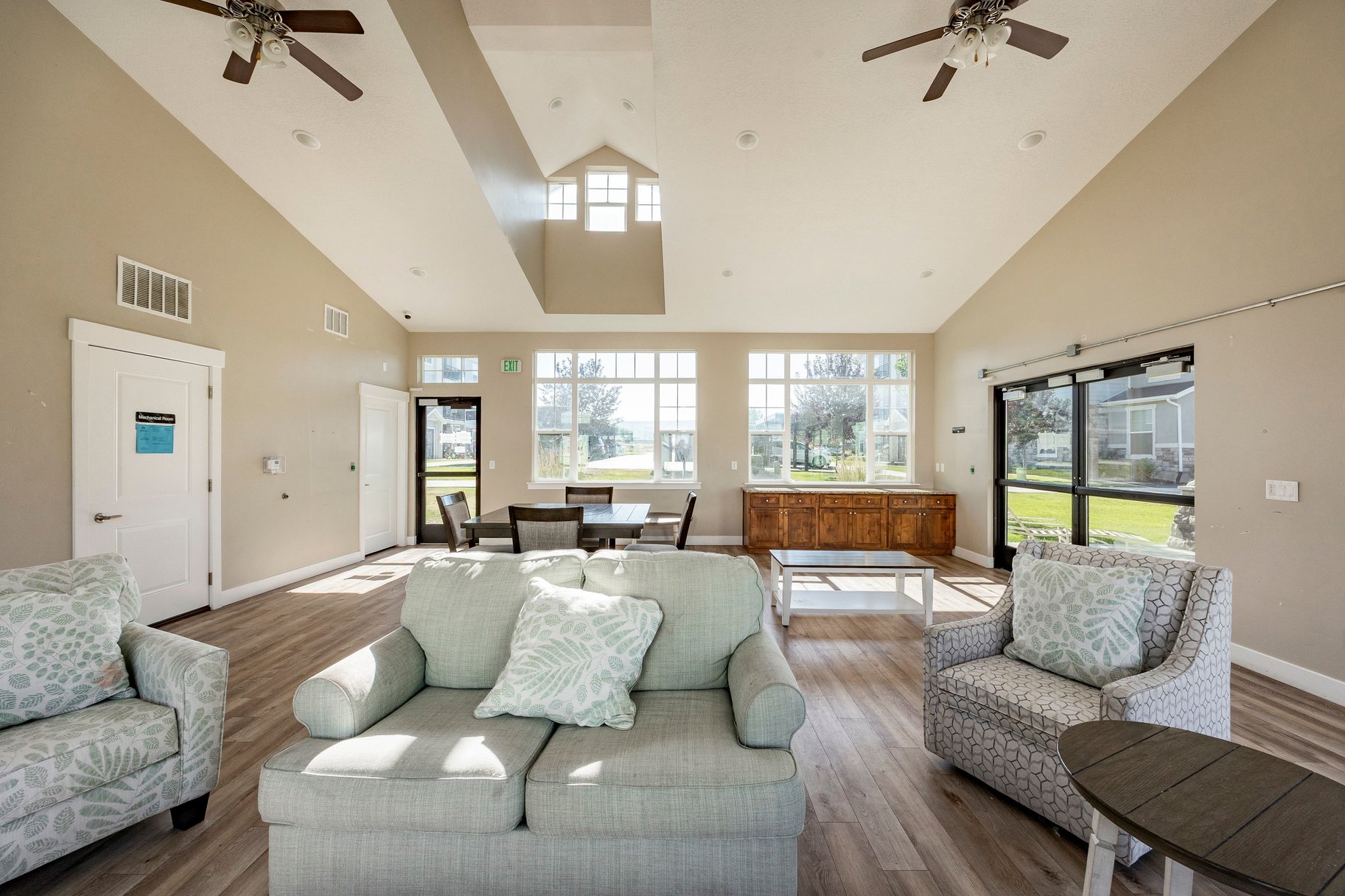  Heber City 3-Bed Condo  Rare Rental Status + Mountain Views - 物件實景