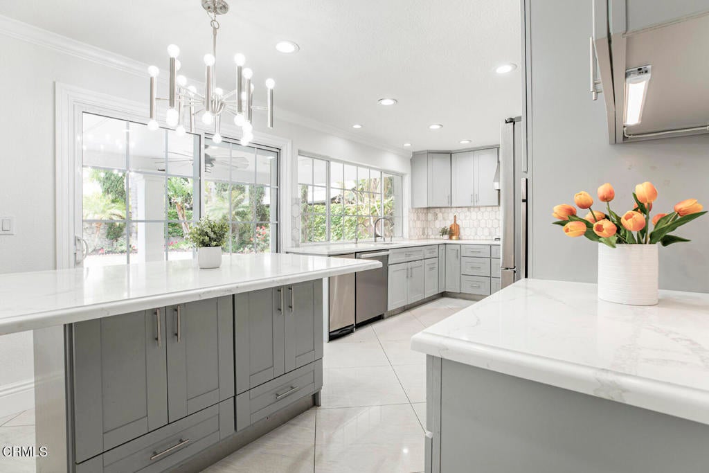 Los Angeles, California, 91352, United States, 5 Bedrooms Bedrooms, ,5 BathroomsBathrooms,Residential,For Sale,1941617