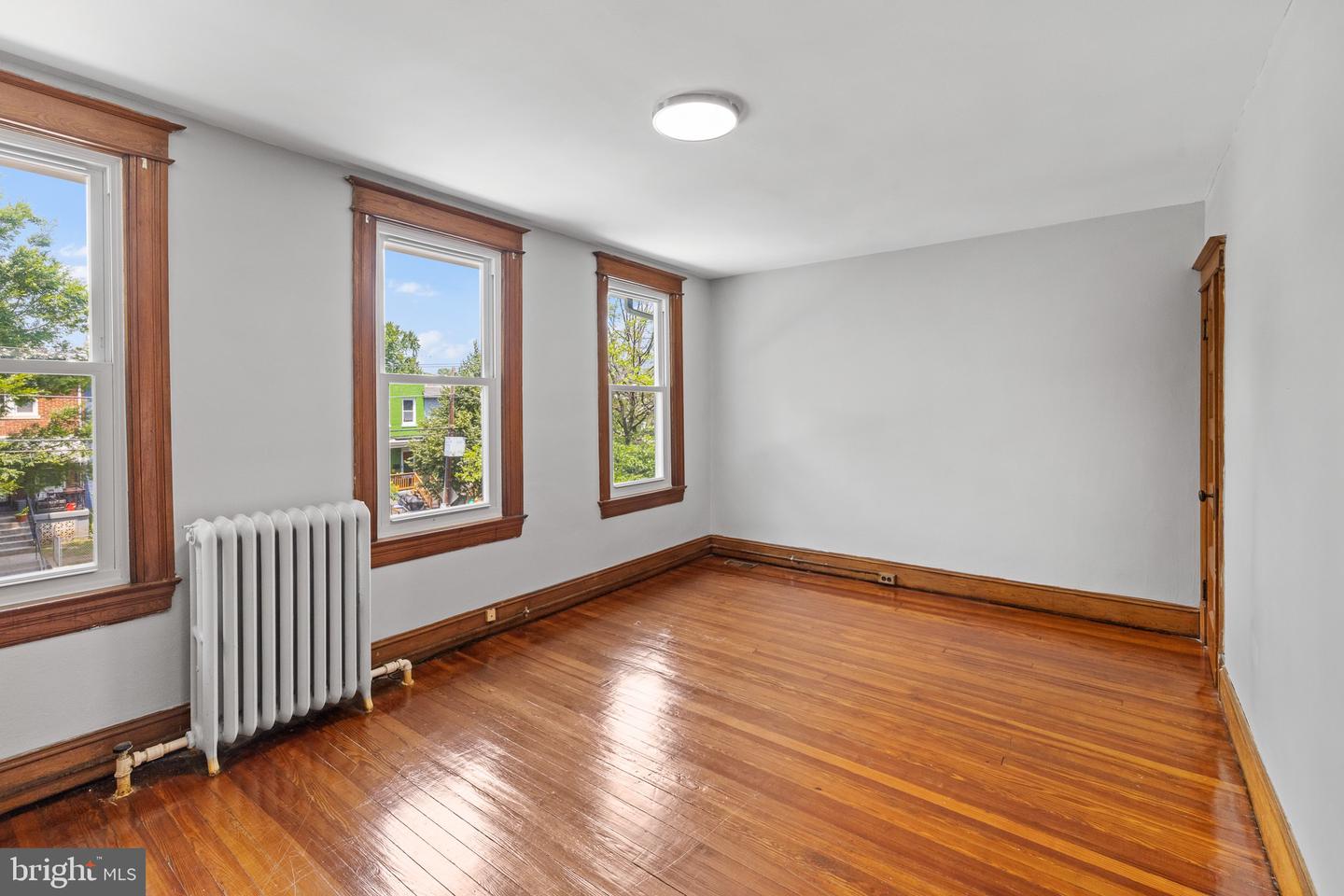 Washington, District of Columbia, 20002, United States, 3 Bedrooms Bedrooms, ,2 BathroomsBathrooms,Residential,For Sale,1964889