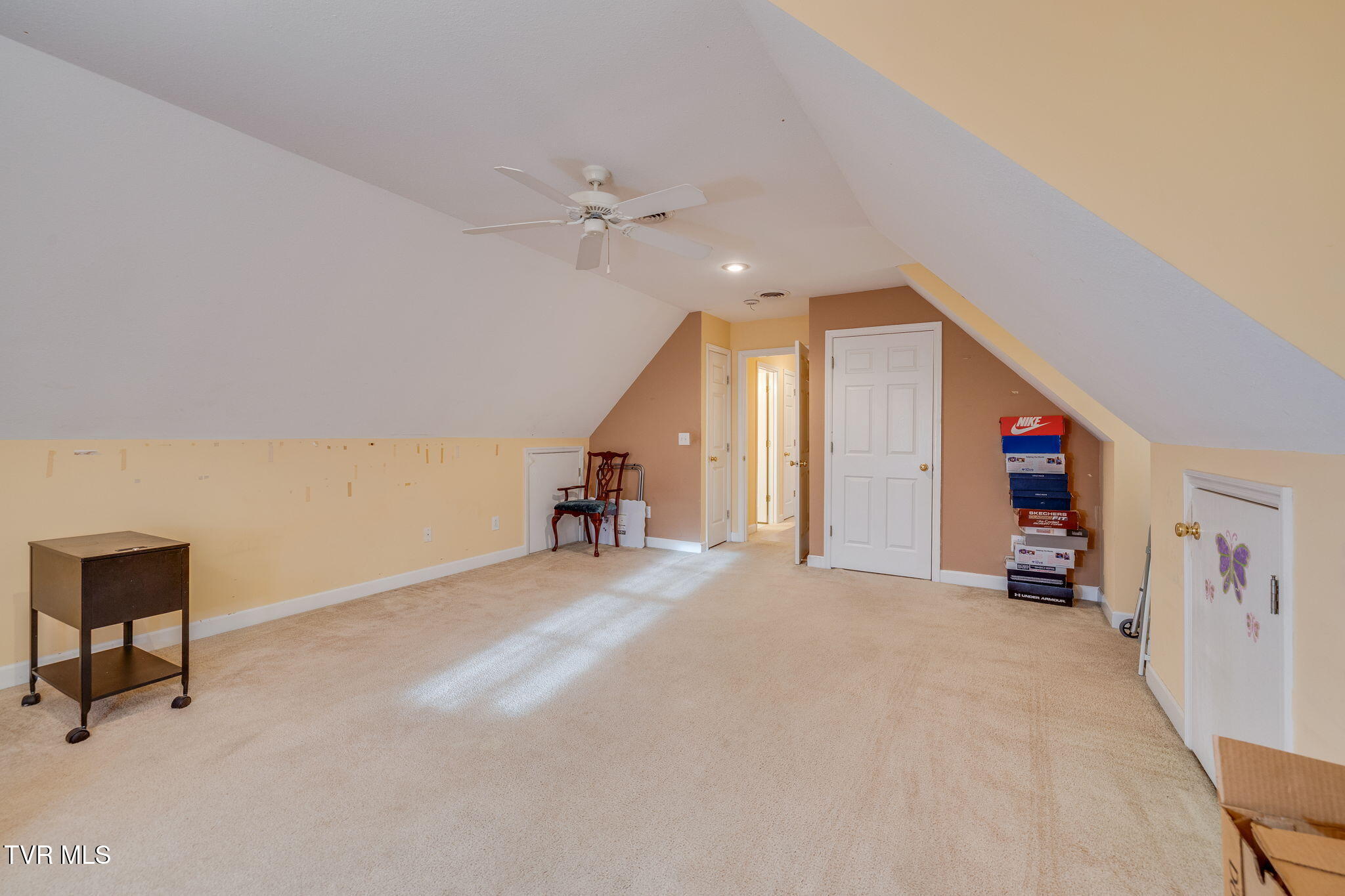Johnson City, Tennessee, 37601, United States, 5 Bedrooms Bedrooms, ,4 BathroomsBathrooms,Residential,For Sale,2049001