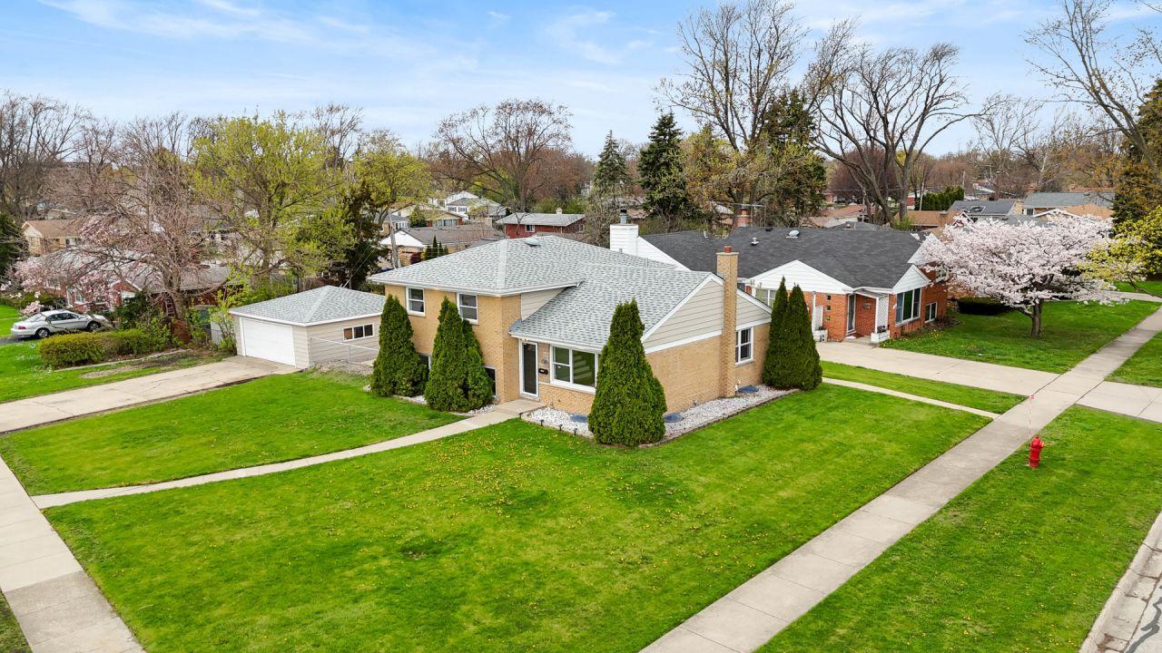 Des Plaines, Illinois, 60016, United States, 4 Bedrooms Bedrooms, ,2 BathroomsBathrooms,Residential,For Sale,1826836