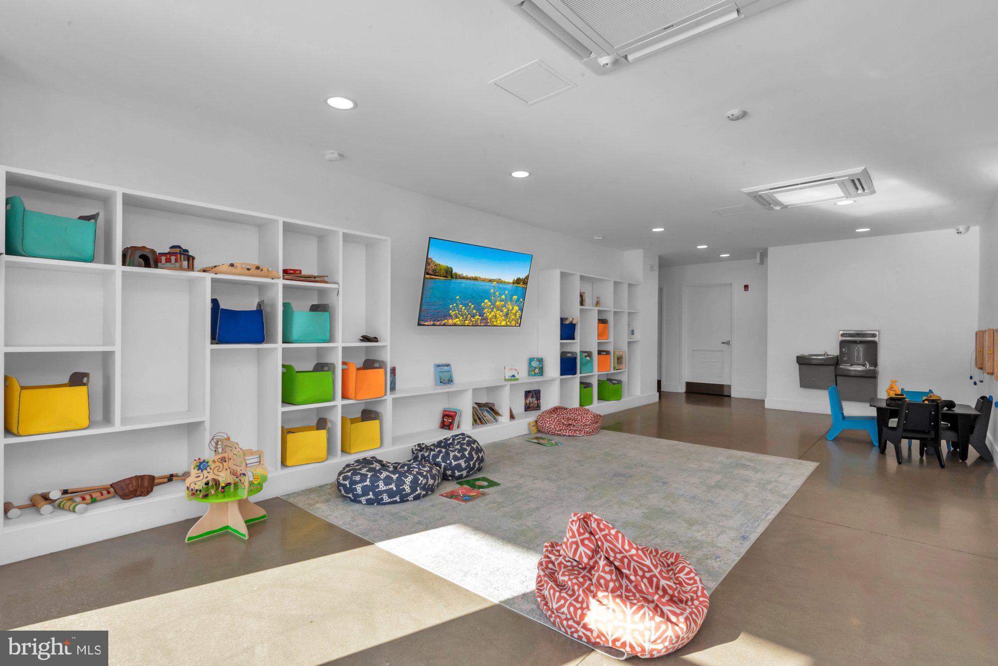 Laurel, Maryland, 20724, United States, 5 Bedrooms Bedrooms, ,5 BathroomsBathrooms,Residential,For Sale,2010373