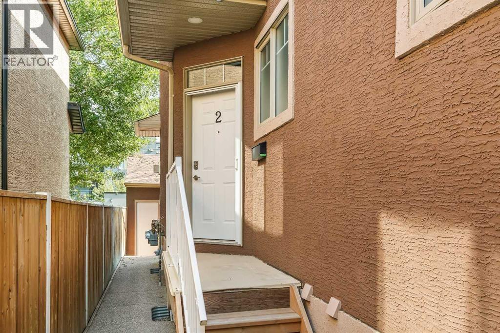 CALGARY, Alberta, T3E 2M9, CA, 2 Bedrooms Bedrooms, ,2 BathroomsBathrooms,Residential,For Sale,1949798
