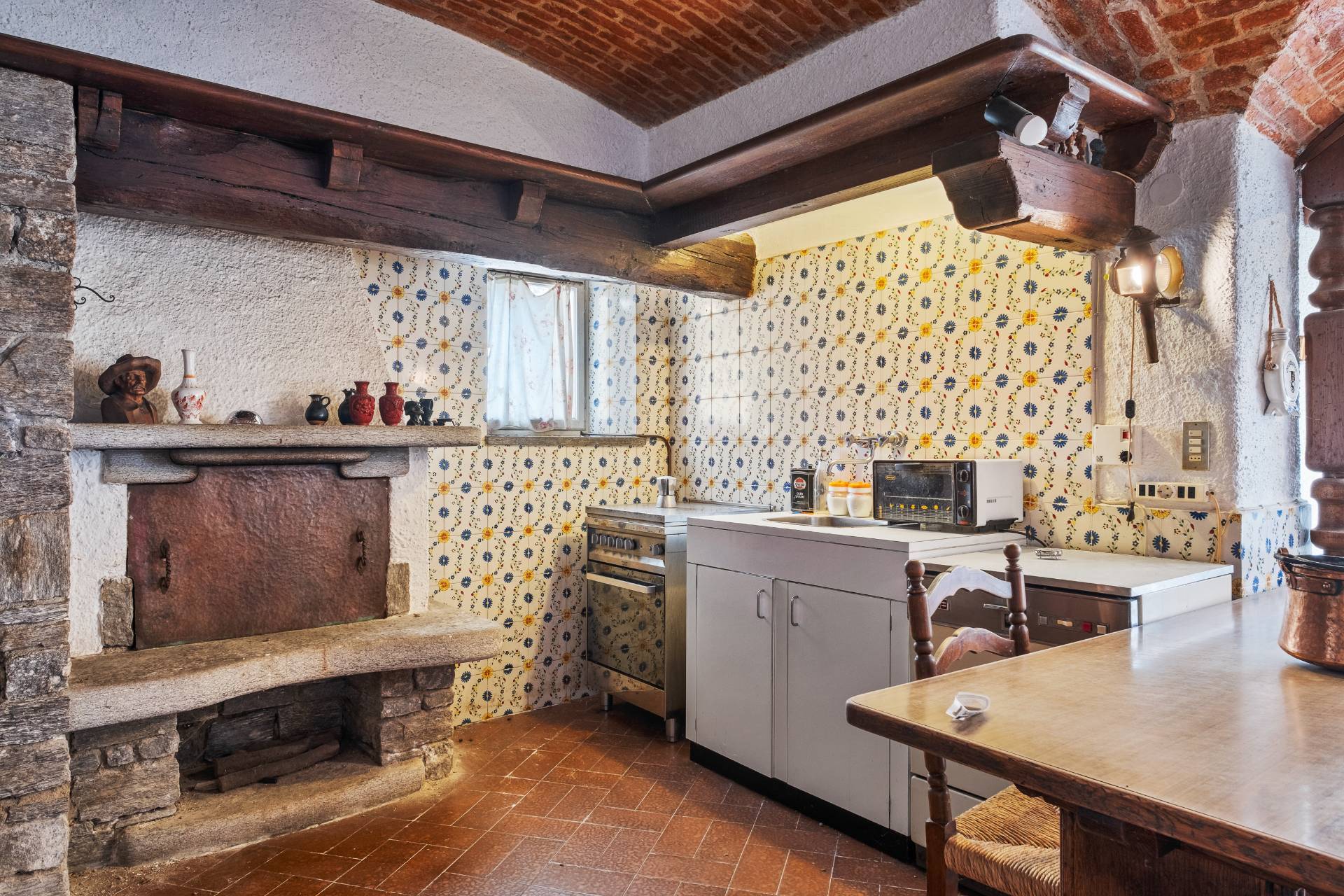 Varese, Varese, 21100, IT, 7 Bedrooms Bedrooms, ,3 BathroomsBathrooms,Residential,For Sale,1796981