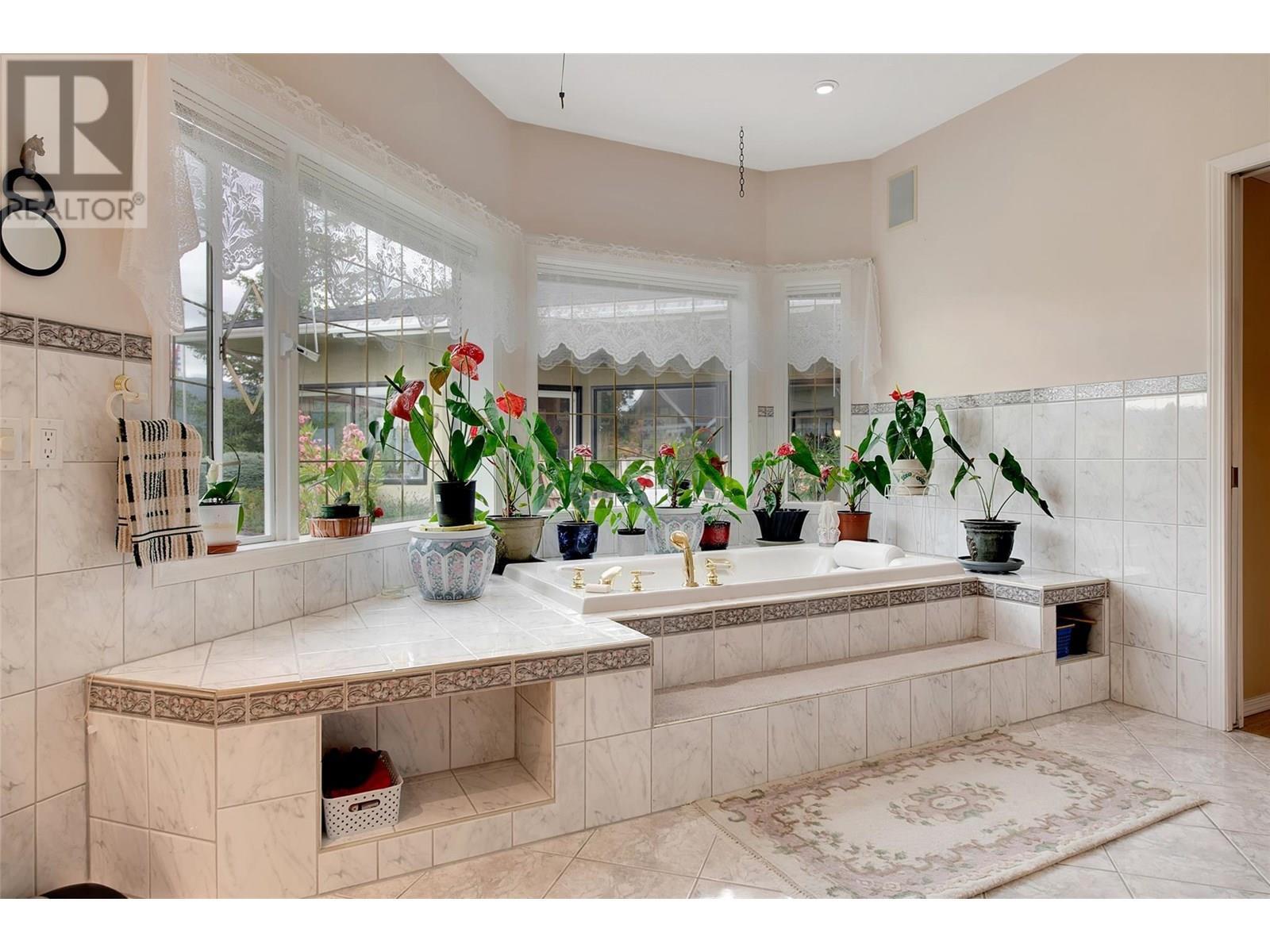 VERNON, British Columbia, V1H 1E8, CA, 3 Bedrooms Bedrooms, ,2 BathroomsBathrooms,Residential,For Sale,1948315