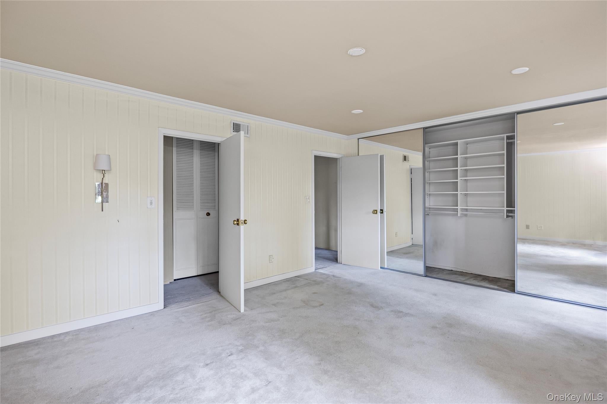 Huntington Station, New York, 11746, United States, 2 Bedrooms Bedrooms, ,2 BathroomsBathrooms,Residential,For Sale,1981328