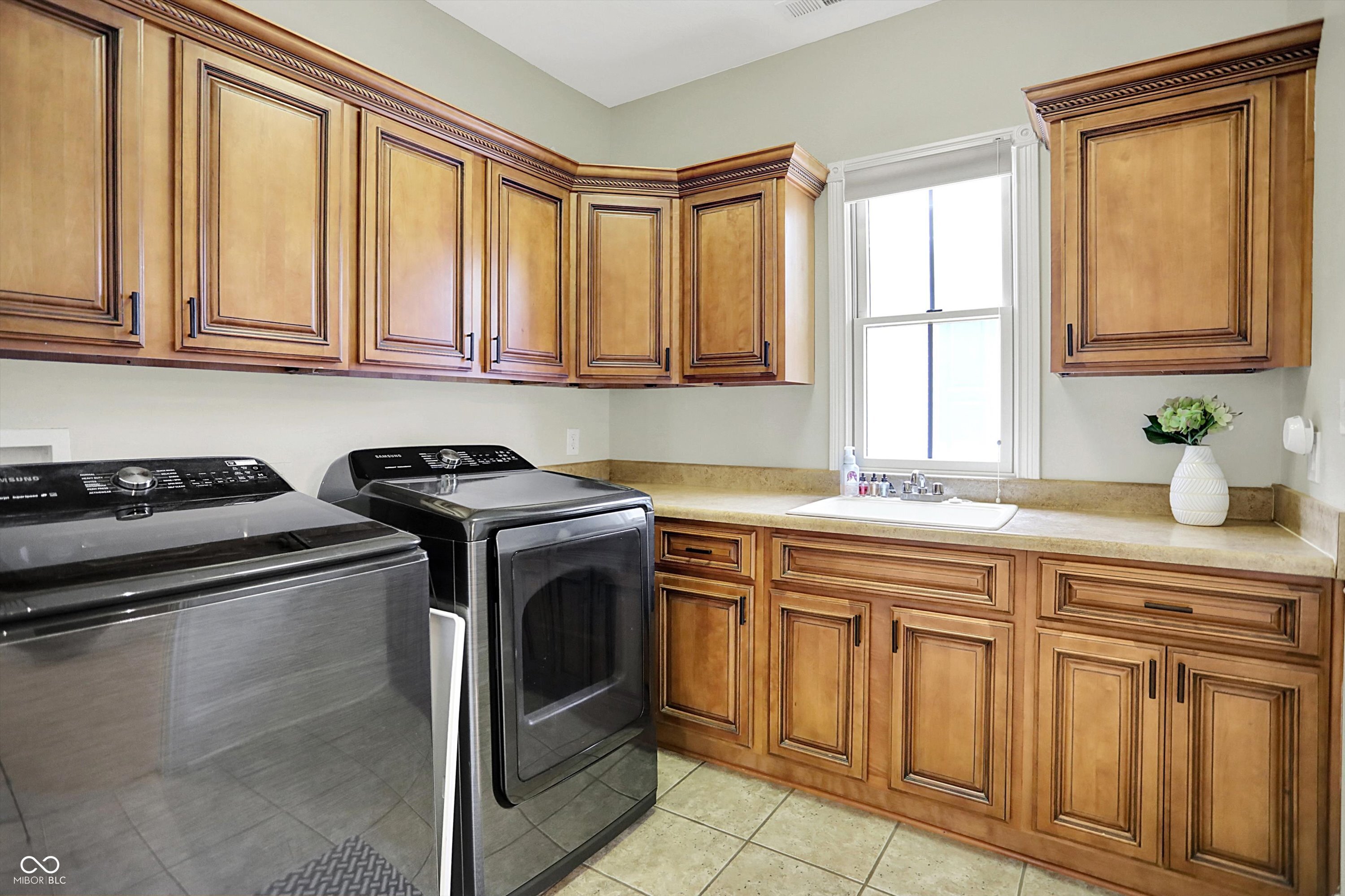 Zionsville, Indiana, 46077, United States, 4 Bedrooms Bedrooms, ,4 BathroomsBathrooms,Residential,For Sale,1930586