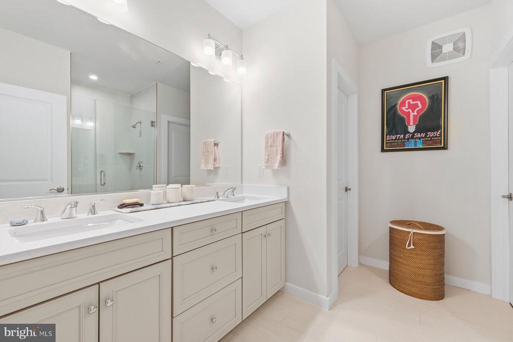 Rockville, Maryland, 20855, United States, 2 Bedrooms Bedrooms, ,3 BathroomsBathrooms,Residential,For Sale,2010770