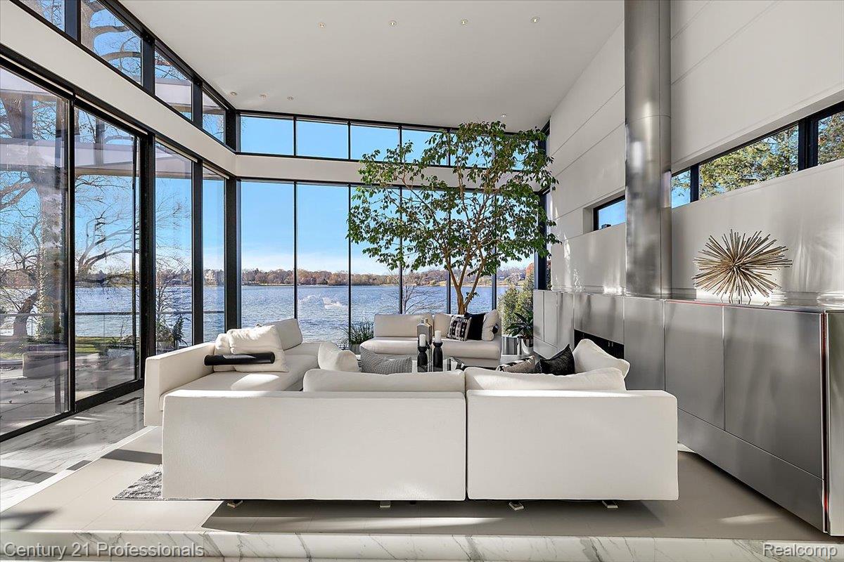 BloomfieldHills, Michigan, 48301, United States, 4 Bedrooms Bedrooms, ,5 BathroomsBathrooms,Residential,For Sale,1996516