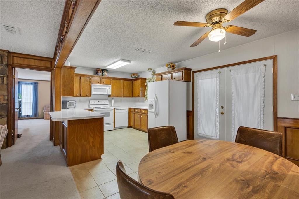 Kaufman, Texas, 75142, United States, 3 Bedrooms Bedrooms, ,2 BathroomsBathrooms,Residential,For Sale,1848066