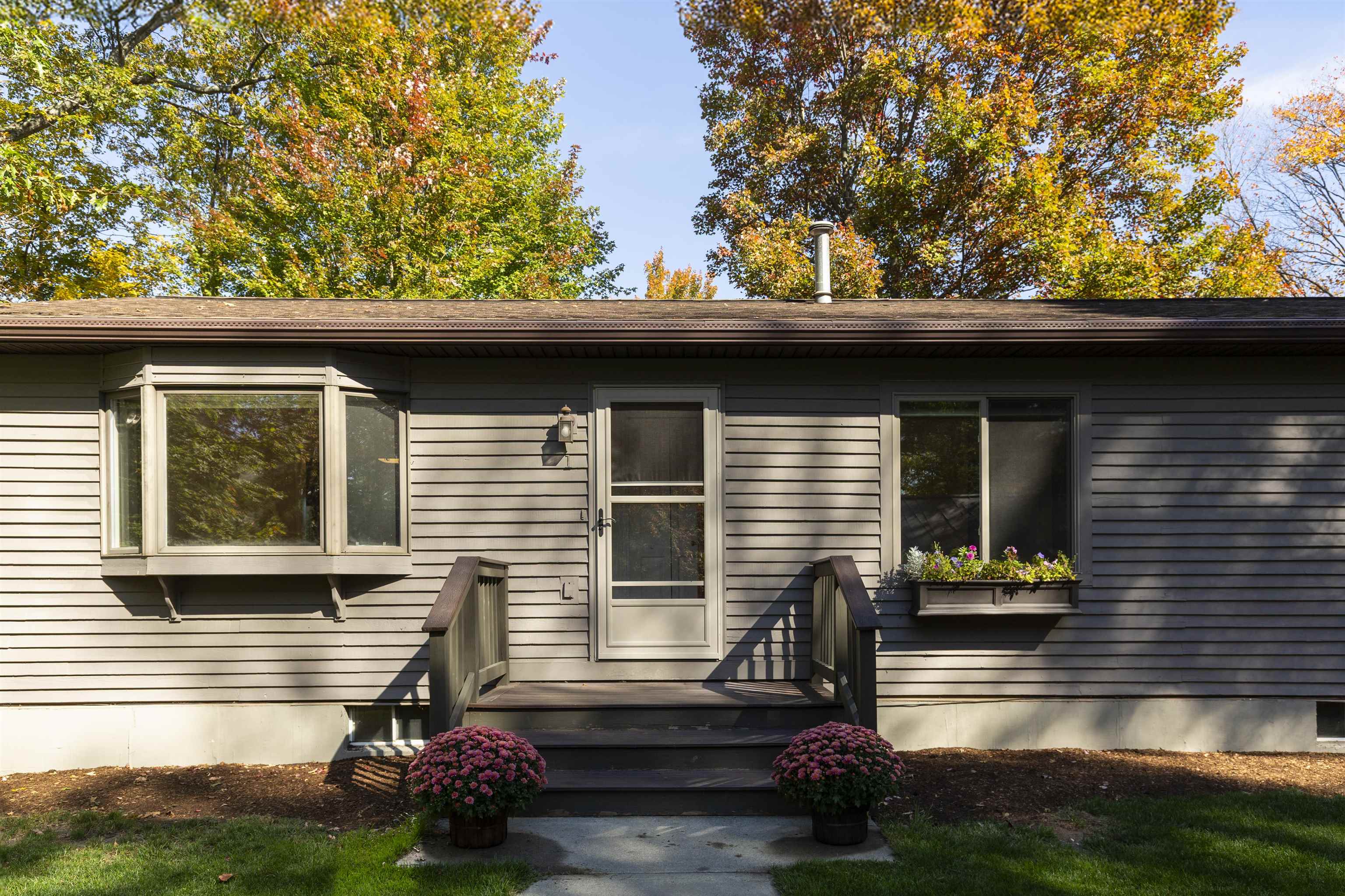 Lebanon, New Hampshire, 03755, United States, 3 Bedrooms Bedrooms, ,2 BathroomsBathrooms,Residential,For Sale,1962612