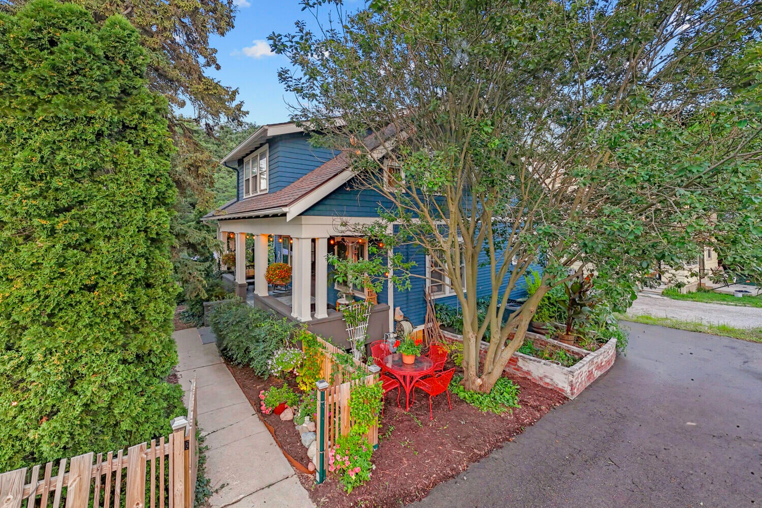 Ann Arbor, Michigan, 48103, United States, 4 Bedrooms Bedrooms, ,3 BathroomsBathrooms,Residential,For Sale,1991262