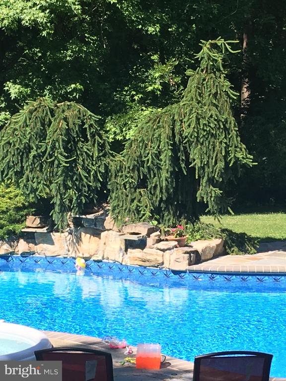 Manalapan, New Jersey, 07726, United States, 4 Bedrooms Bedrooms, ,3 BathroomsBathrooms,Residential,For Sale,1977745