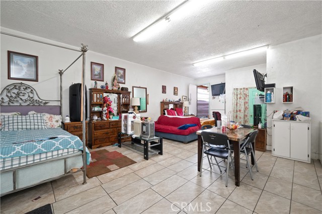 Los Angeles, California, 90044, United States, 2 Bedrooms Bedrooms, ,Residential,For Sale,1869360