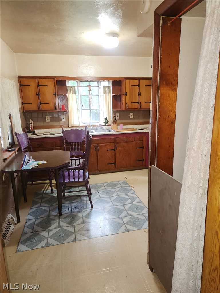 Kenmore Ave, Cleveland, OH 44134 #1