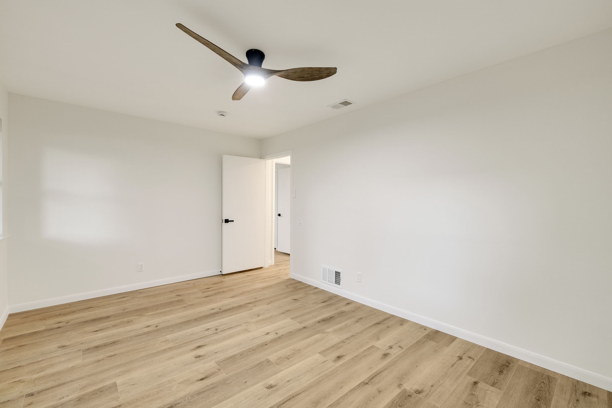Irving, Texas, 75062, United States, 4 Bedrooms Bedrooms, ,3 BathroomsBathrooms,Residential,For Sale,1933641
