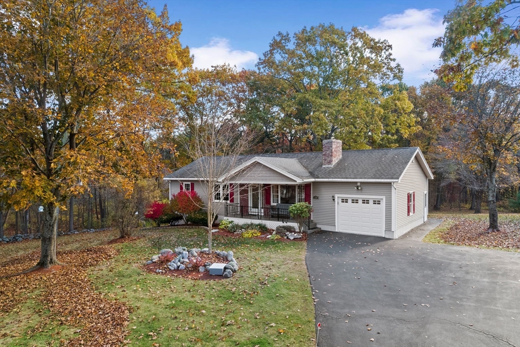 Methuen, Massachusetts, 01844, United States, 3 Bedrooms Bedrooms, ,1 BathroomBathrooms,Residential,For Sale,1981024