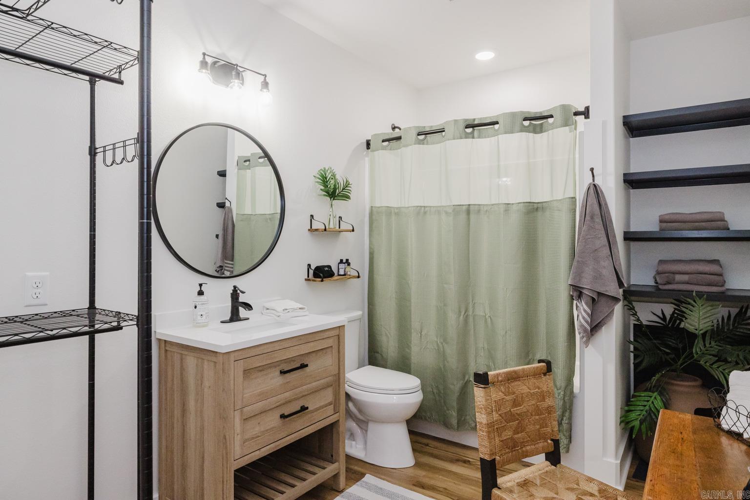 Hot Springs Village, Arkansas, 71909, United States, 3 Bedrooms Bedrooms, ,4 BathroomsBathrooms,Residential,For Sale,1926085