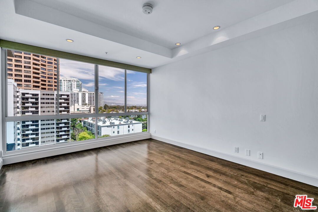 Los Angeles, California, 90024, United States, 2 Bedrooms Bedrooms, ,3 BathroomsBathrooms,Residential,For Sale,1932813