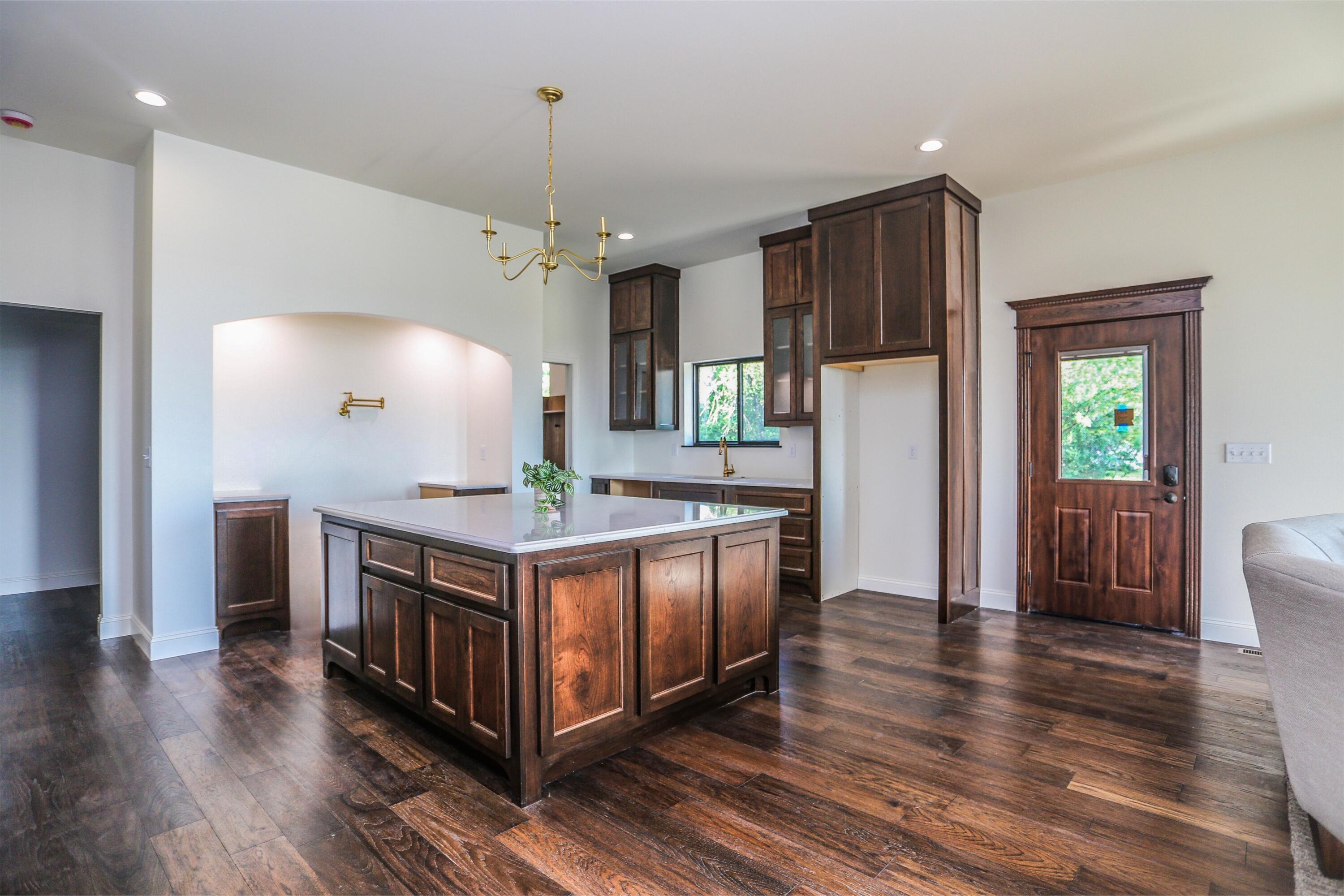 Aberdeen, South Dakota, 57401, United States, 6 Bedrooms Bedrooms, ,Residential,For Sale,2048442