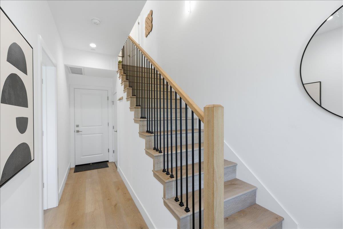 Mountain View, California, 94043, United States, 4 Bedrooms Bedrooms, ,4 BathroomsBathrooms,Residential,For Sale,1989678