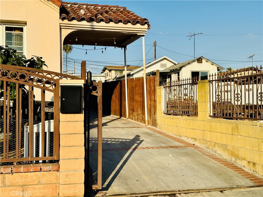 Los Angeles, California, 90023, United States, 4 Bedrooms Bedrooms, ,3 BathroomsBathrooms,Residential,For Sale,2013063