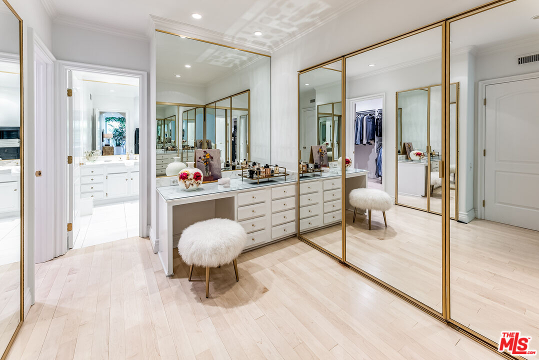 339 N Palm Dr #202, Beverly Hills, California, 90210, United States, 2 Bedrooms Bedrooms, ,3 BathroomsBathrooms,Residential,For Sale,339 N Palm Dr #202,1557468