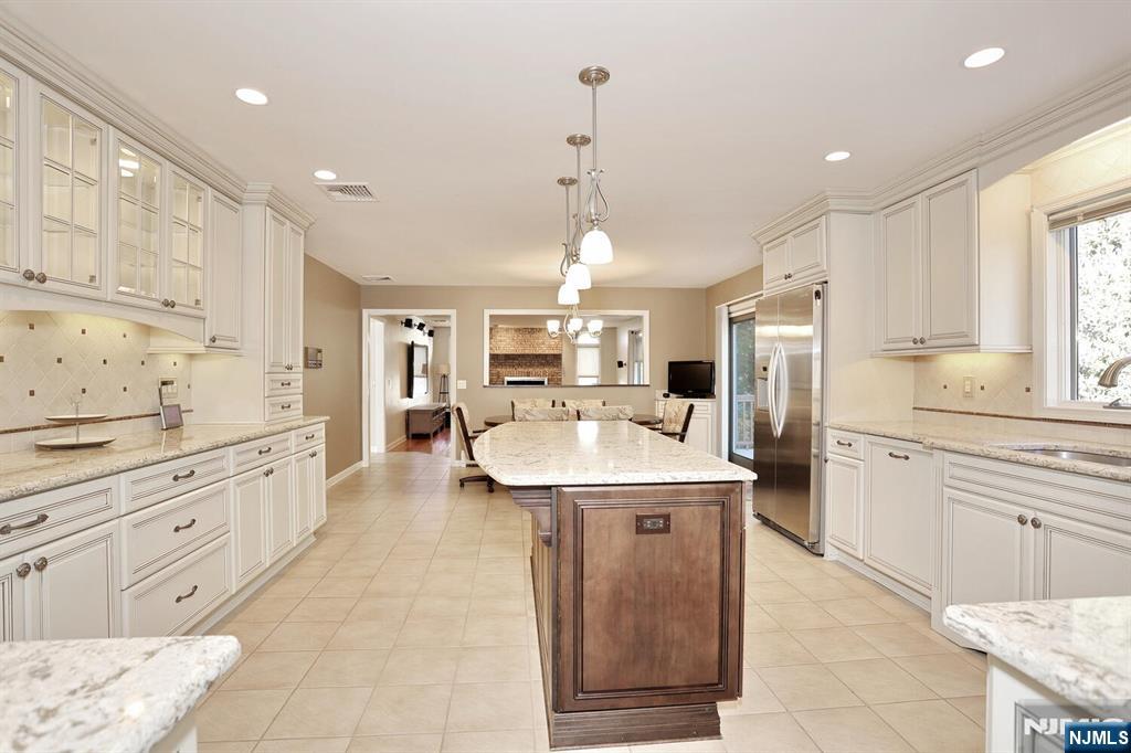 Paramus, New Jersey, 07652, United States, 5 Bedrooms Bedrooms, ,4 BathroomsBathrooms,Residential,For Sale,2001740