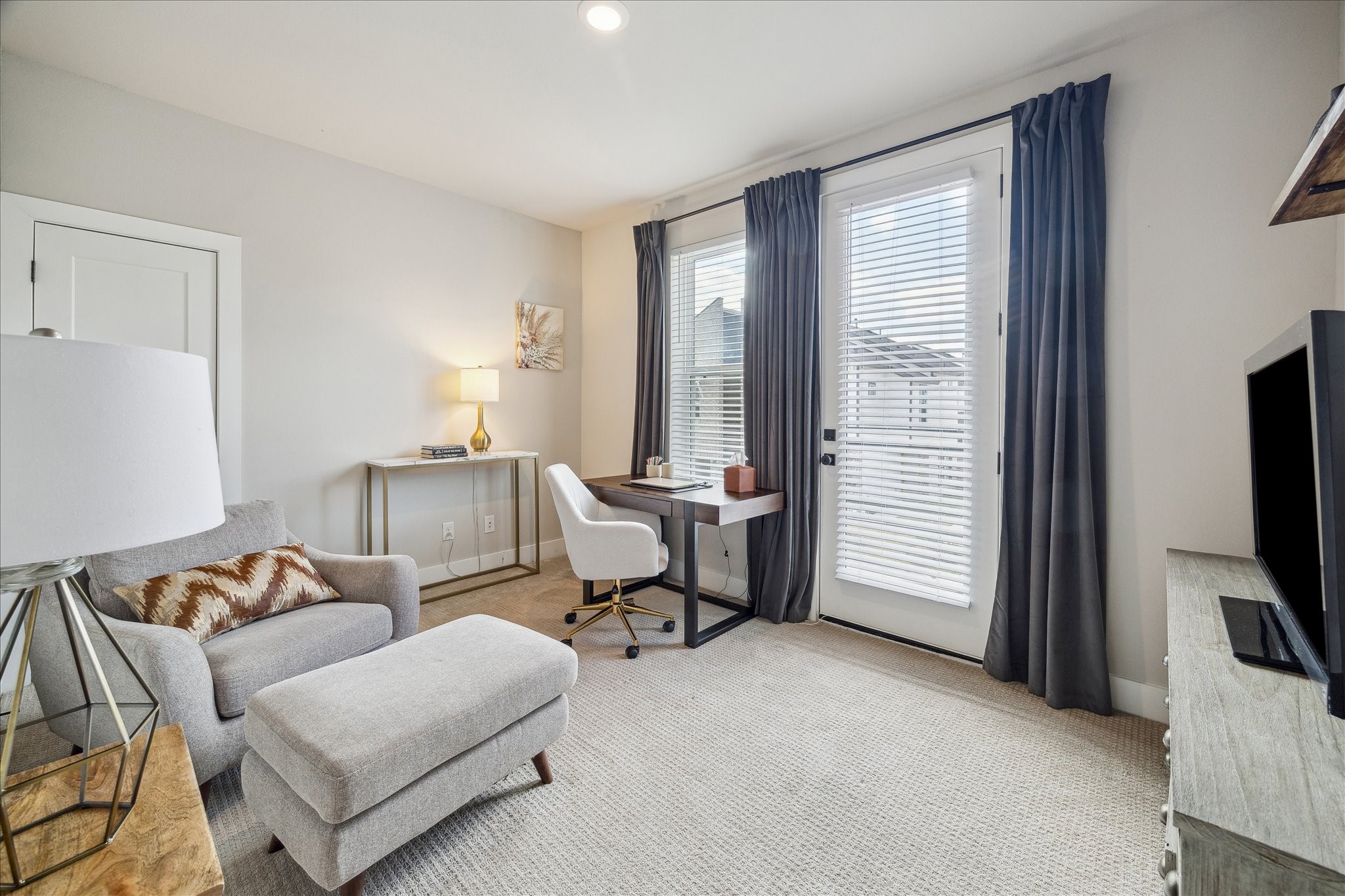  5818 Francis Oak Place - 物件實景