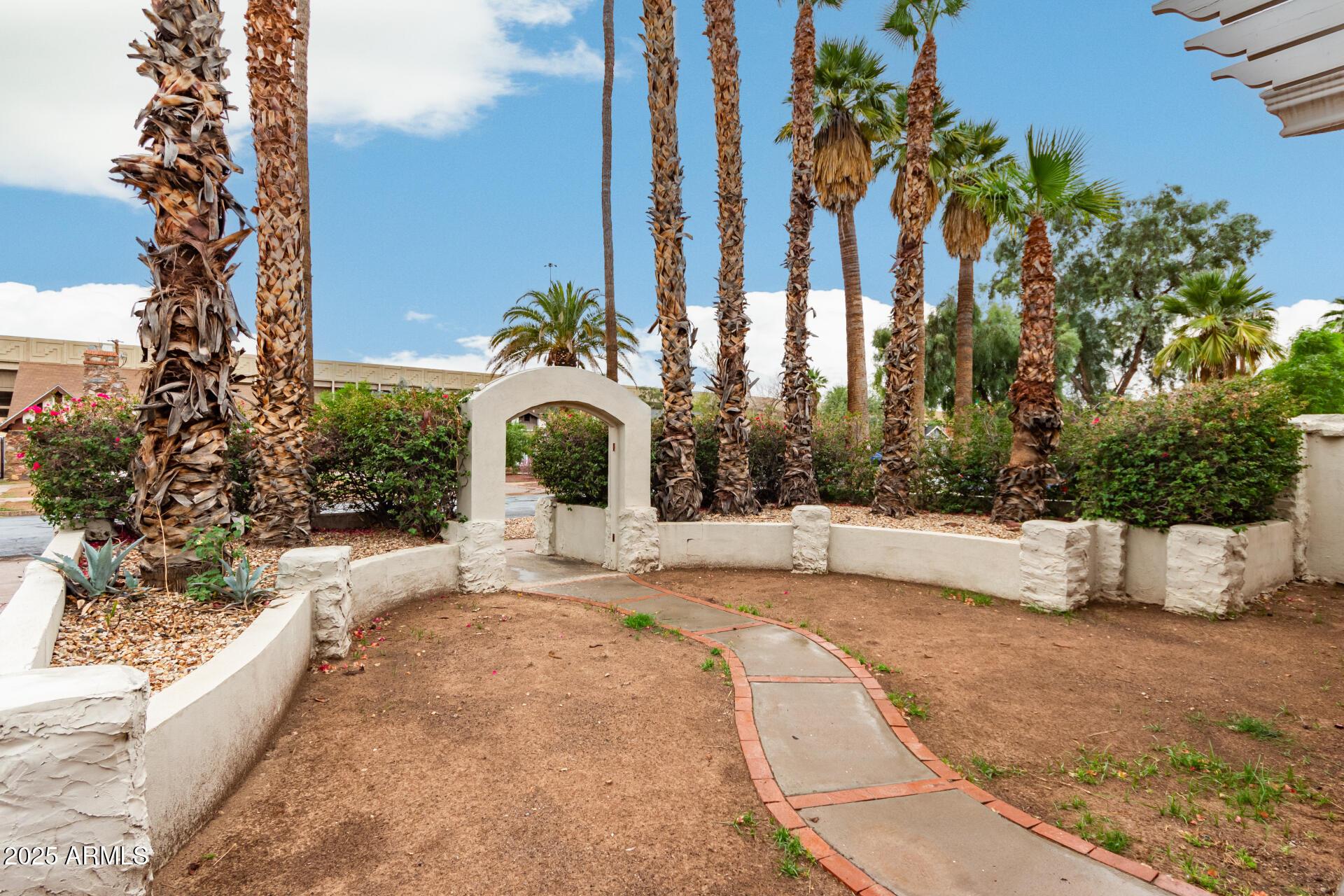 Phoenix, Arizona, 85007, United States, 4 Bedrooms Bedrooms, ,3 BathroomsBathrooms,Residential,For Sale,1980366