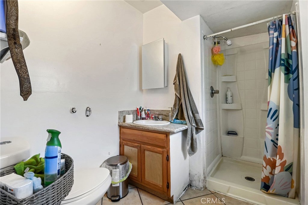 Los Angeles, California, 90016, United States, ,Residential,For Sale,1892903