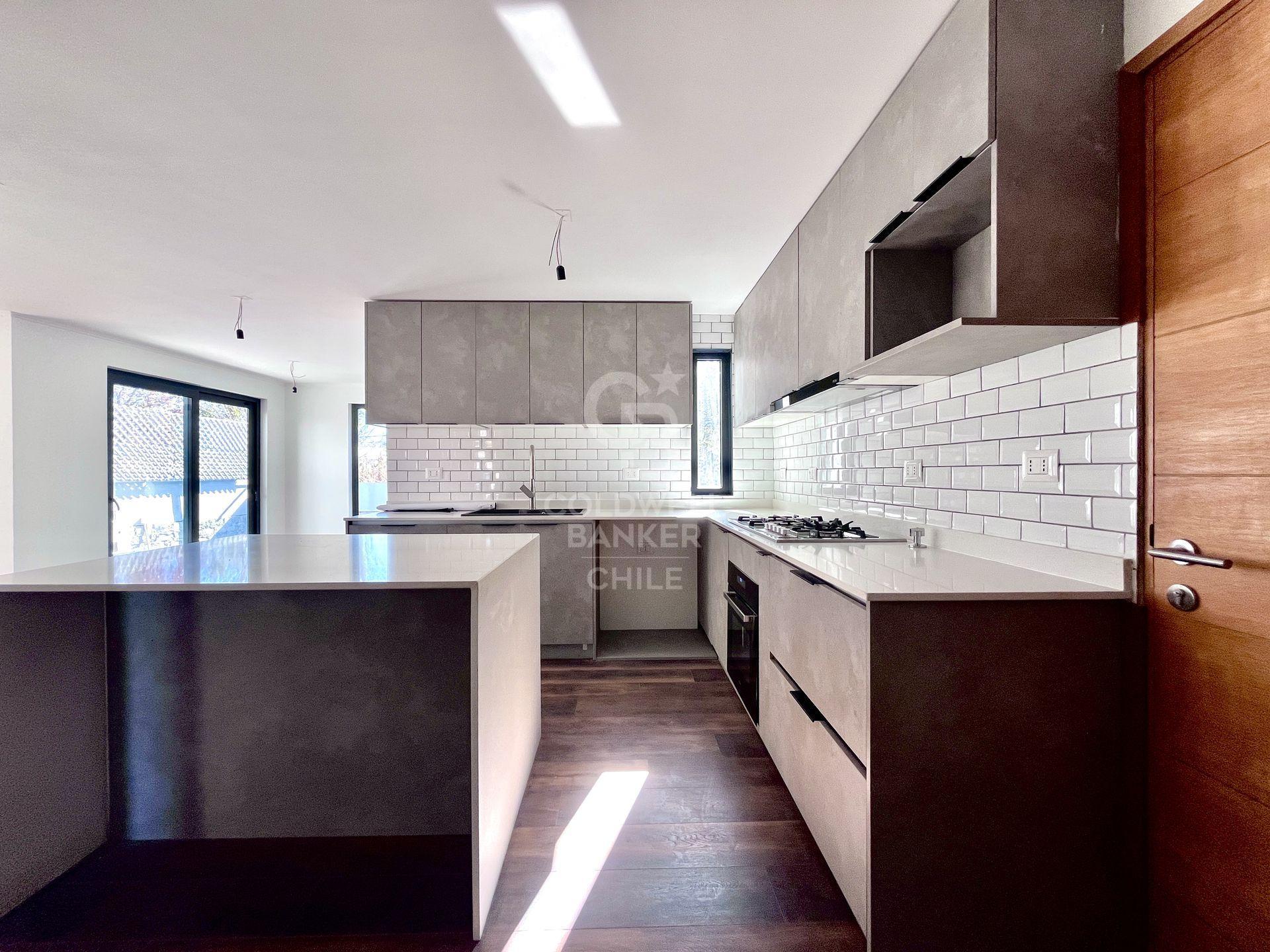 Vitacura, Chile, 3 Bedrooms Bedrooms, ,4 BathroomsBathrooms,Residential,For Sale,1898665