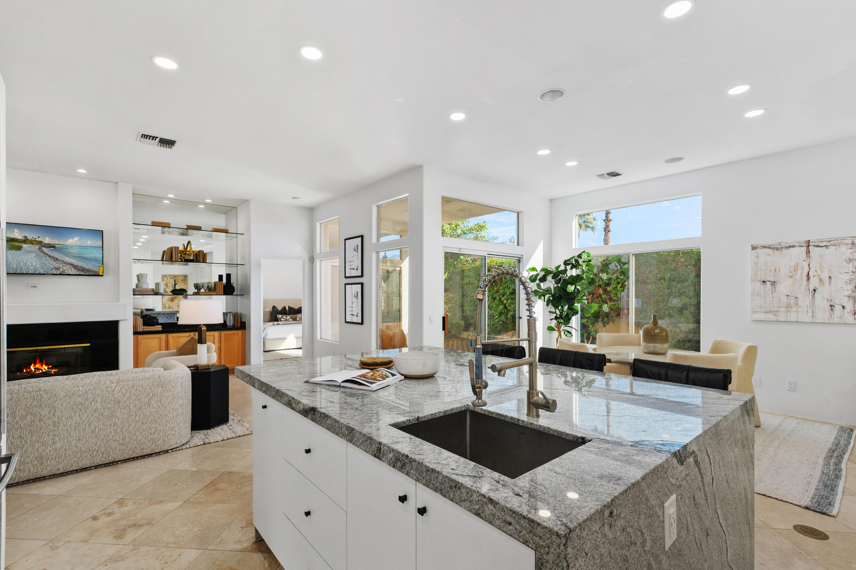 La Quinta, California, 92253, United States, 4 Bedrooms Bedrooms, ,1 BathroomBathrooms,Residential,For Sale,1999091