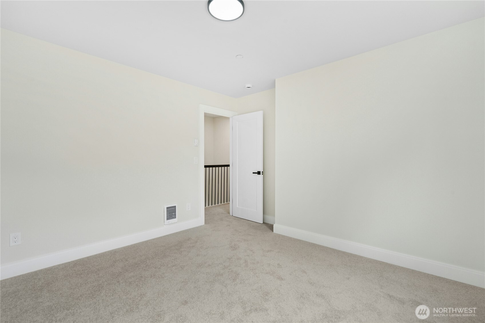 Everett, Washington, 98208, United States, 4 Bedrooms Bedrooms, ,2 BathroomsBathrooms,Residential,For Sale,1827373