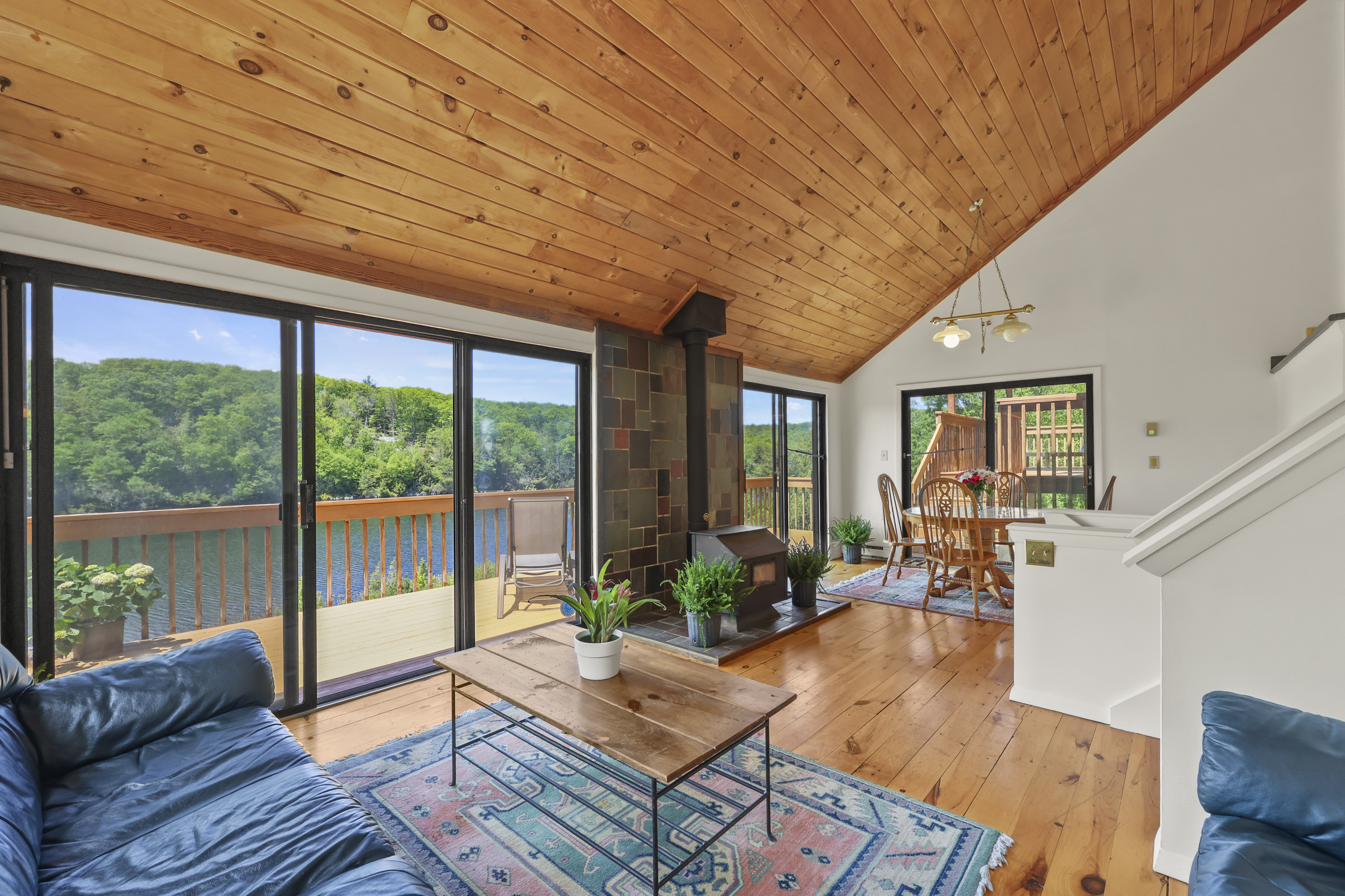  Exceptional Waterfront Retreat on Tranquil Hayes Pond - 物件實景