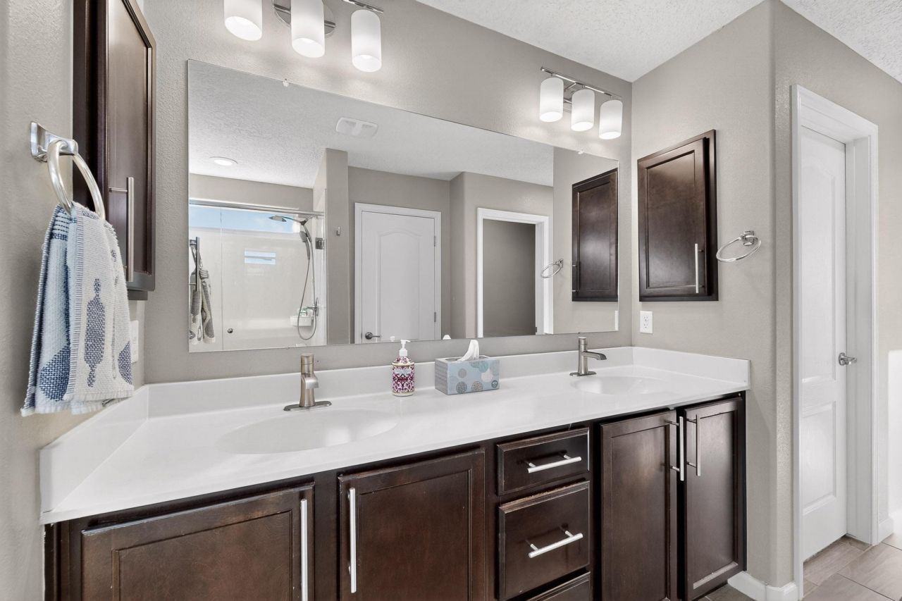 Rio Rancho, New Mexico, 87124, United States, 5 Bedrooms Bedrooms, ,3 BathroomsBathrooms,Residential,For Sale,1991836