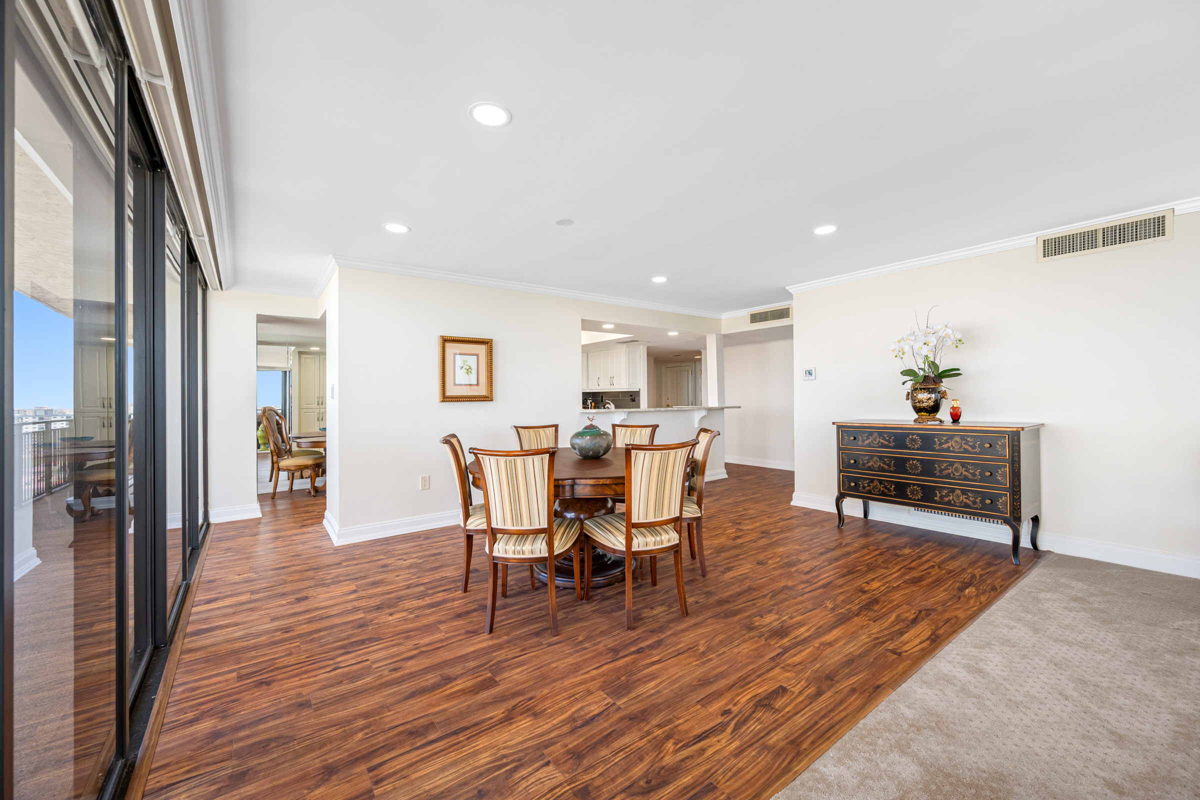 Treasure Island, Florida, 33706, United States, 2 Bedrooms Bedrooms, ,2 BathroomsBathrooms,Residential,For Sale,1998023