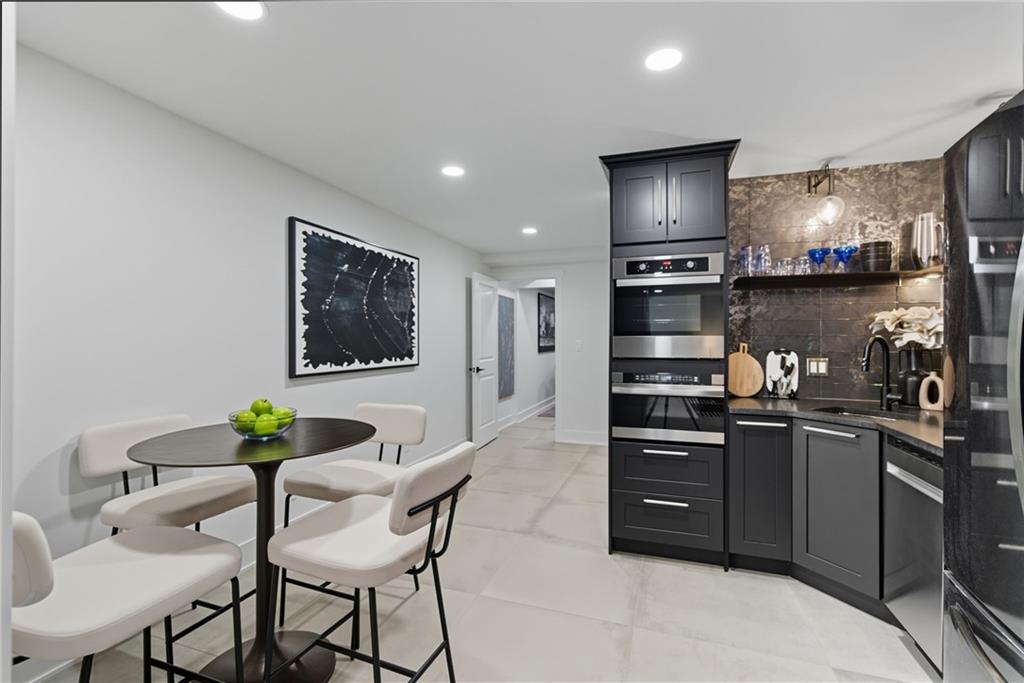 Alpharetta, Georgia, 30005, United States, 4 Bedrooms Bedrooms, ,6 BathroomsBathrooms,Residential,For Sale,1983404