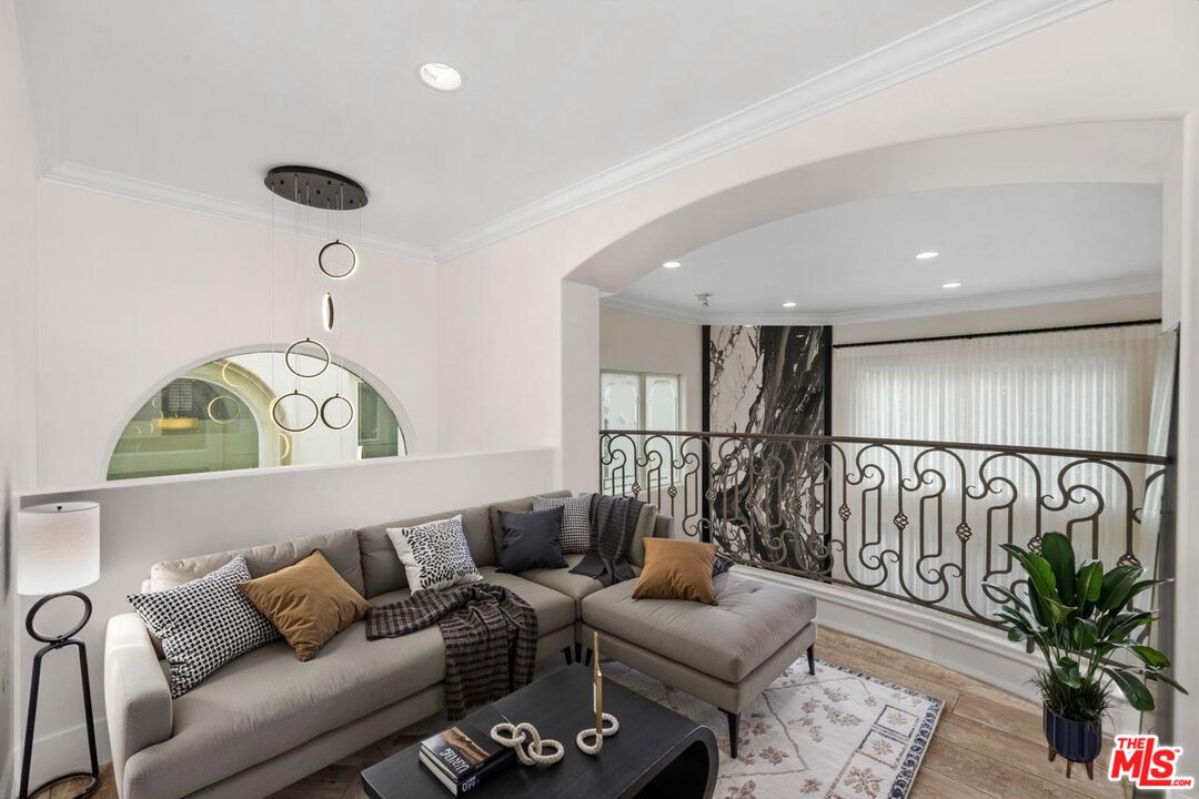 Los Angeles, California, 90049, United States, 4 Bedrooms Bedrooms, ,5 BathroomsBathrooms,Residential,For Sale,1840692