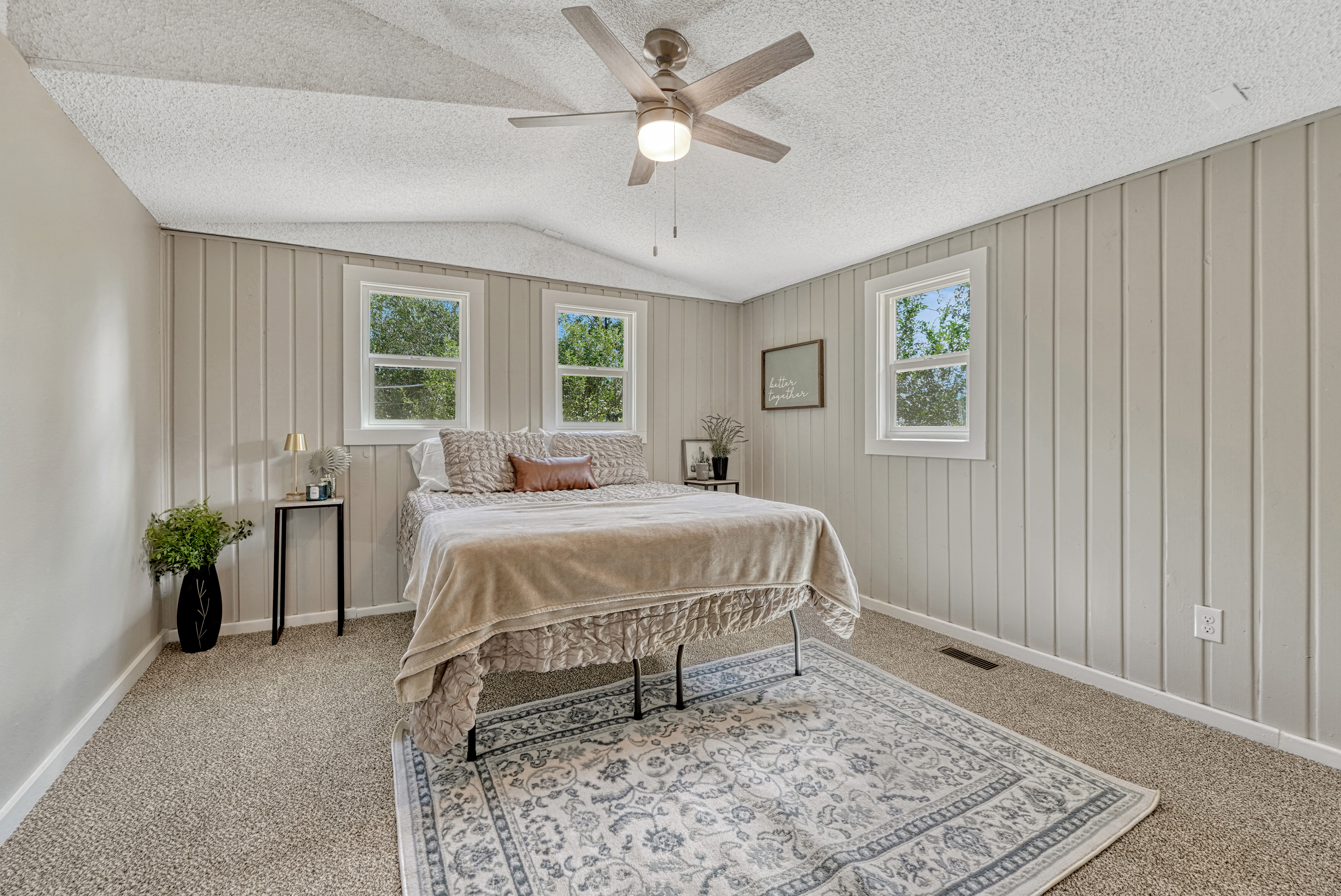  Welcome to This Beautifully Updated Home in Calvert Heights - 物件實景