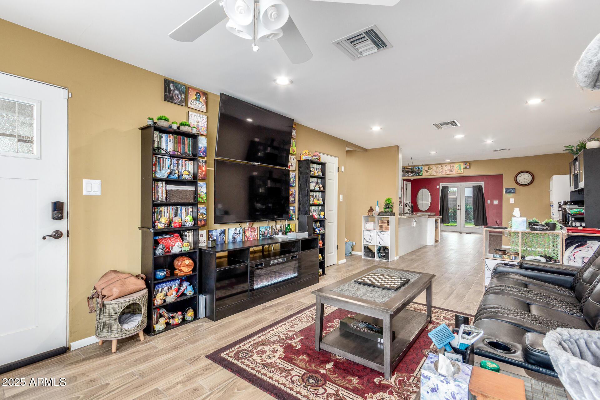 Phoenix, Arizona, 85008, United States, 4 Bedrooms Bedrooms, ,2 BathroomsBathrooms,Residential,For Sale,1999227