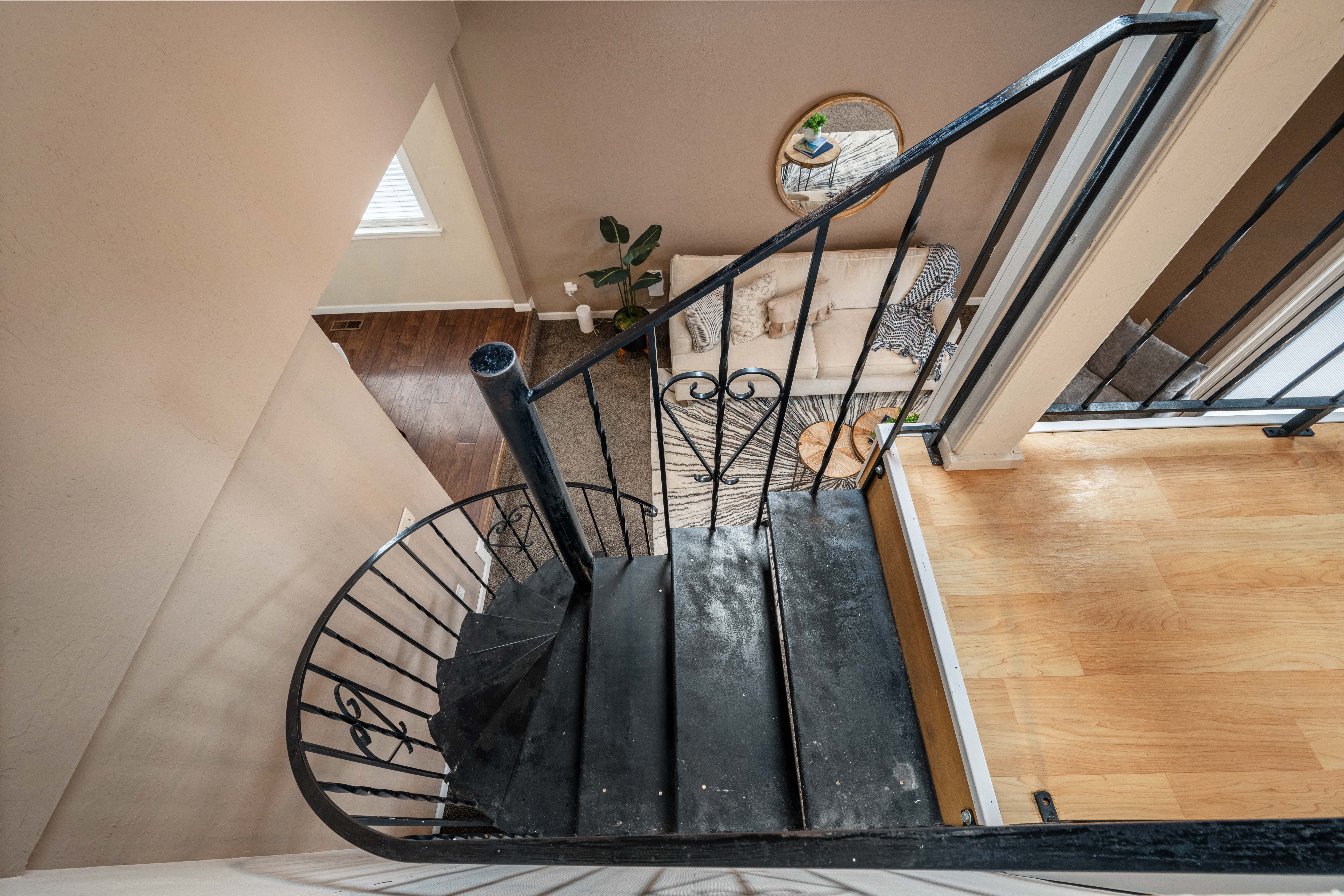  Turn Key Charm with Primary Suite and Loft - 物件實景