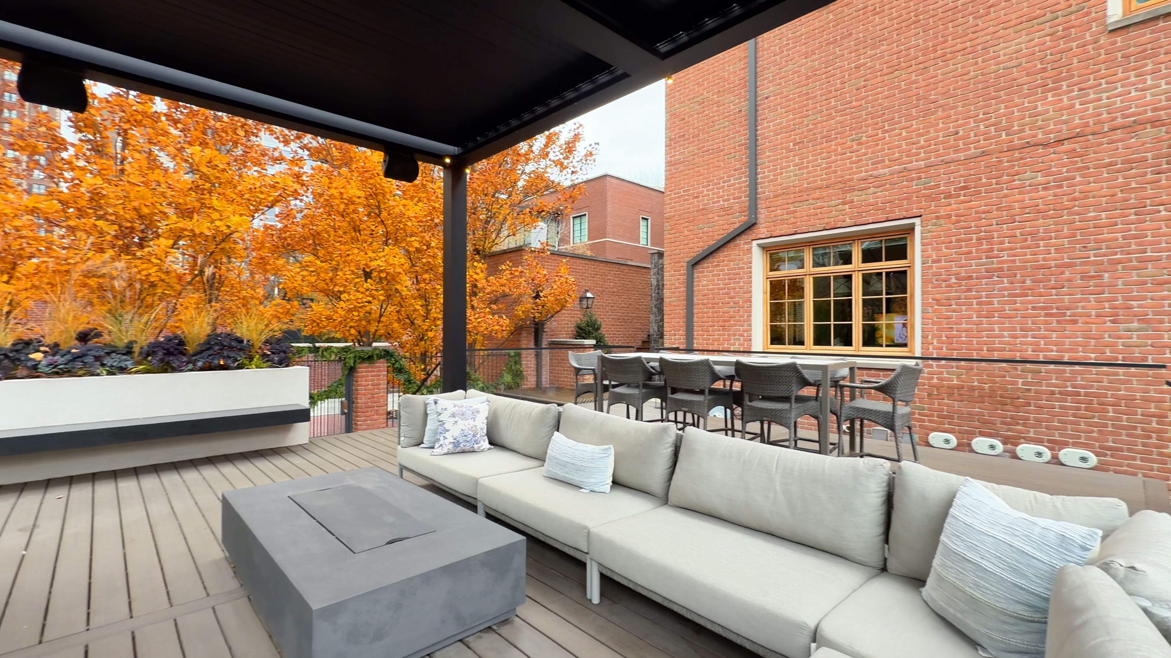  Impeccably Maintained Single-Family Residence on Lake Shore Drive - 物件實景