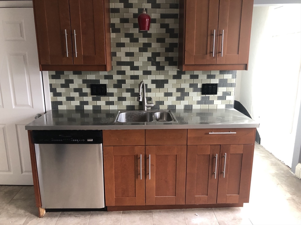 Lynn, Massachusetts, 01905, United States, 4 Bedrooms Bedrooms, ,2 BathroomsBathrooms,Residential,For Sale,1881664