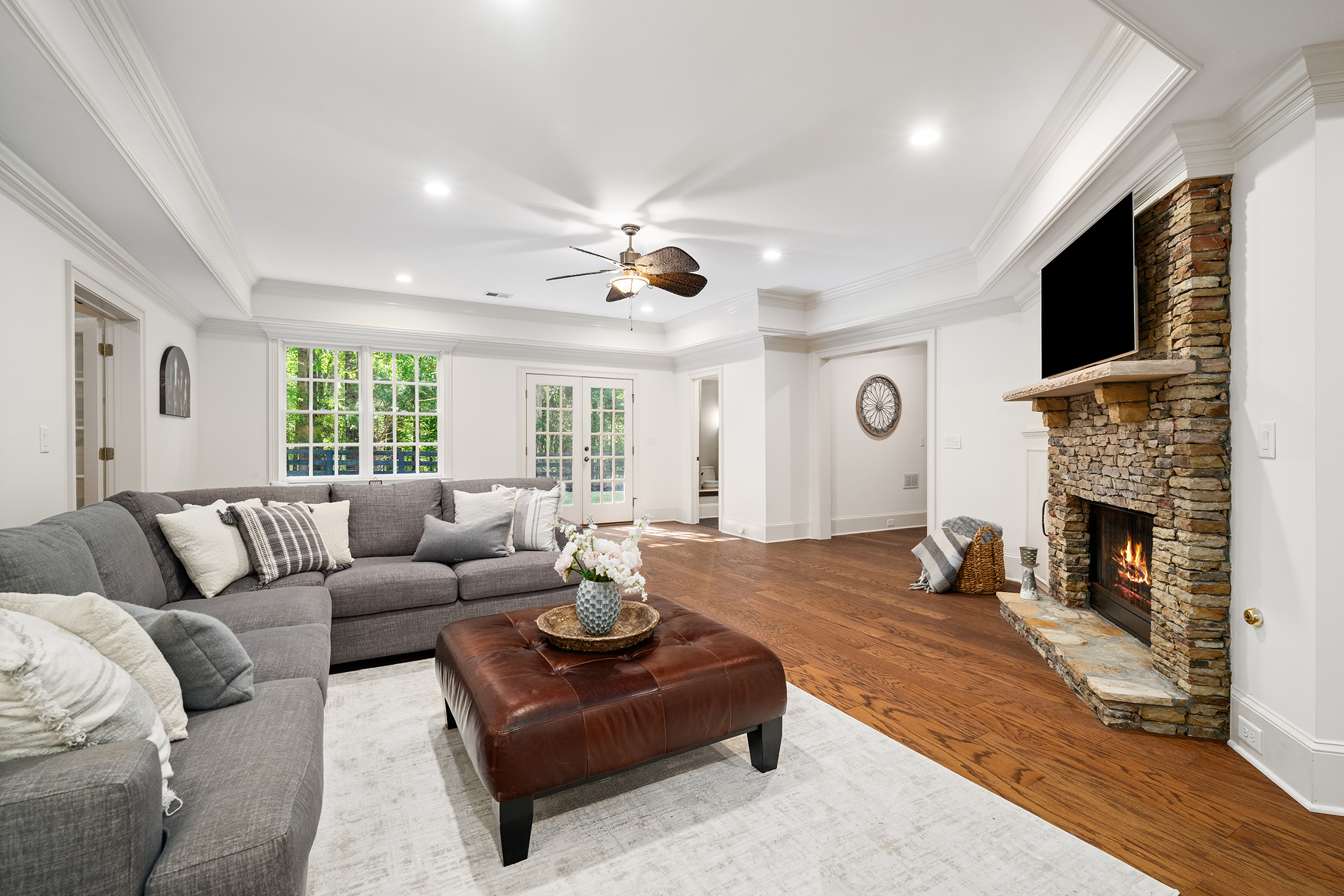  Located Within the Gated Greystone Farms Community in Milton - 物件實景