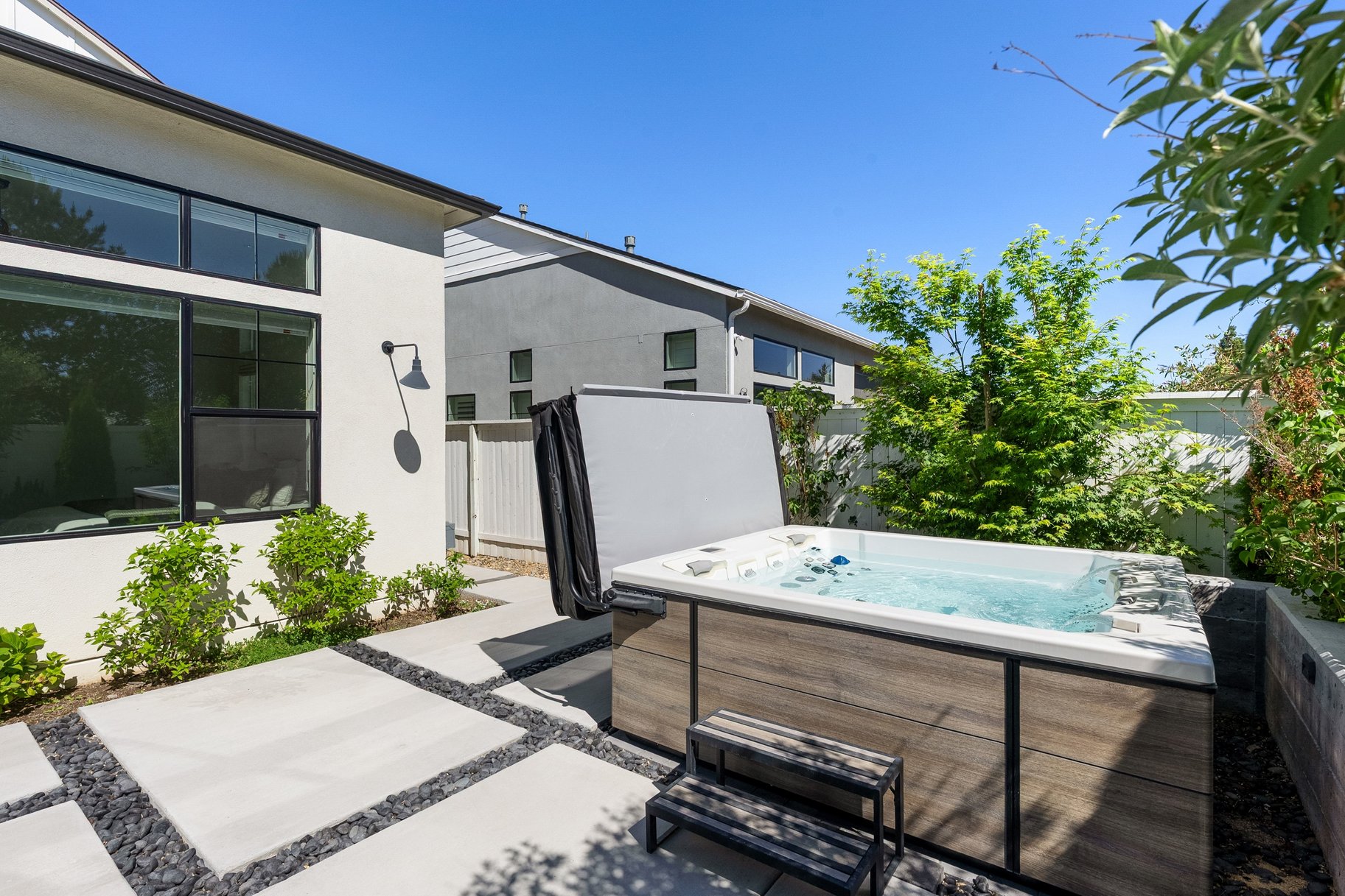  Custom 5-Bedroom Home on a Premium Lot in Rancharrah - 物件實景
