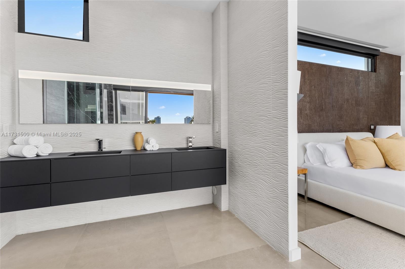 North Miami Beach, Florida, 33160, United States, 6 Bedrooms Bedrooms, ,8 BathroomsBathrooms,Residential,For Sale,1759326