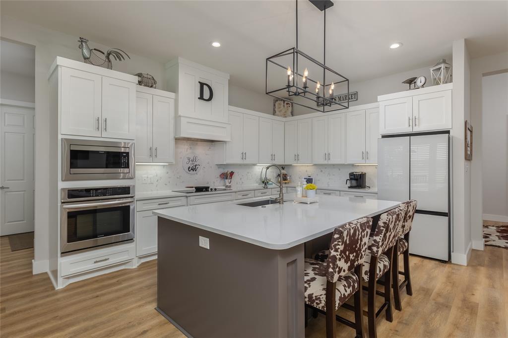 Weatherford, Texas, 76085, United States, 4 Bedrooms Bedrooms, ,2 BathroomsBathrooms,Residential,For Sale,1978041