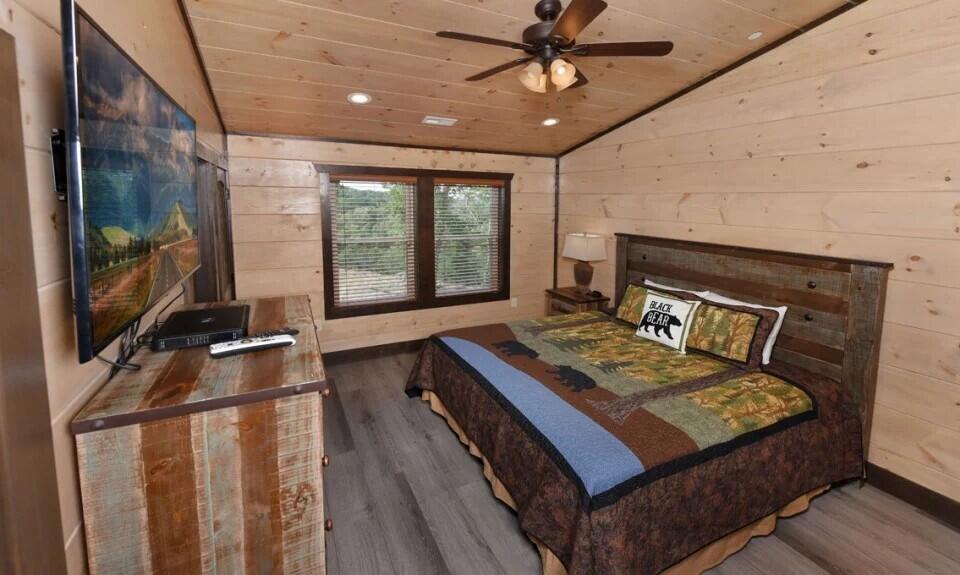 Sevierville, Tennessee, 37876, United States, 16 Bedrooms Bedrooms, ,17 BathroomsBathrooms,Residential,For Sale,1977076